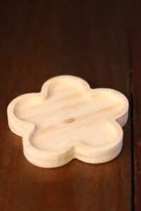 Pires de madeira em formato de trevo com 11 cm
