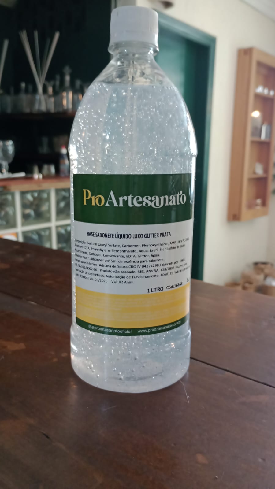 WhatsApp Image 2026-01-09 at 11.52.47 Base Sabonete Glitter Pro Artesanato Prata 1litro - Imagem 1