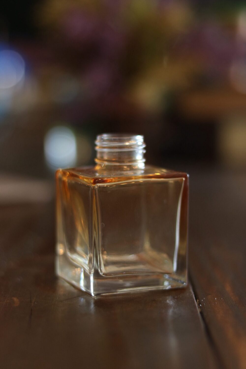 Frasco Vidro Cubo Ouro Translúcido 100ml R28/410