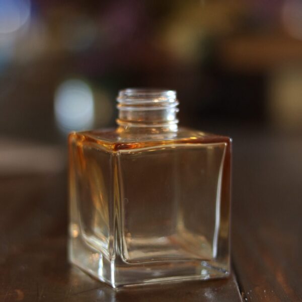 Frasco Vidro Cubo Ouro Translúcido 100ml R28/410