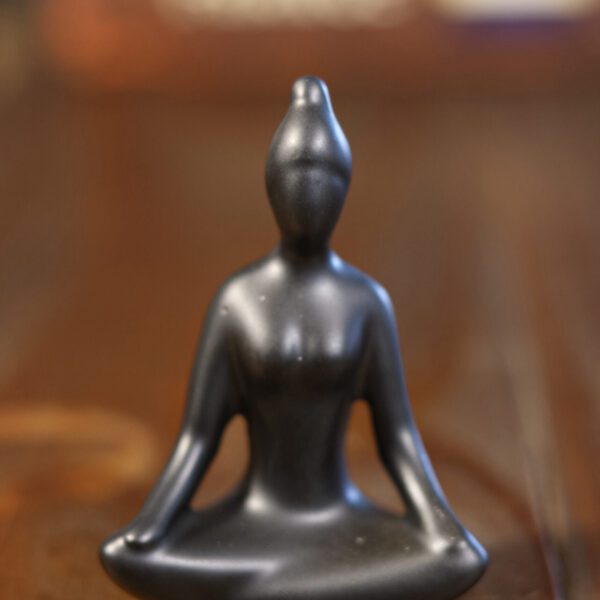 Mini Estátua Yoga Preta Fosca