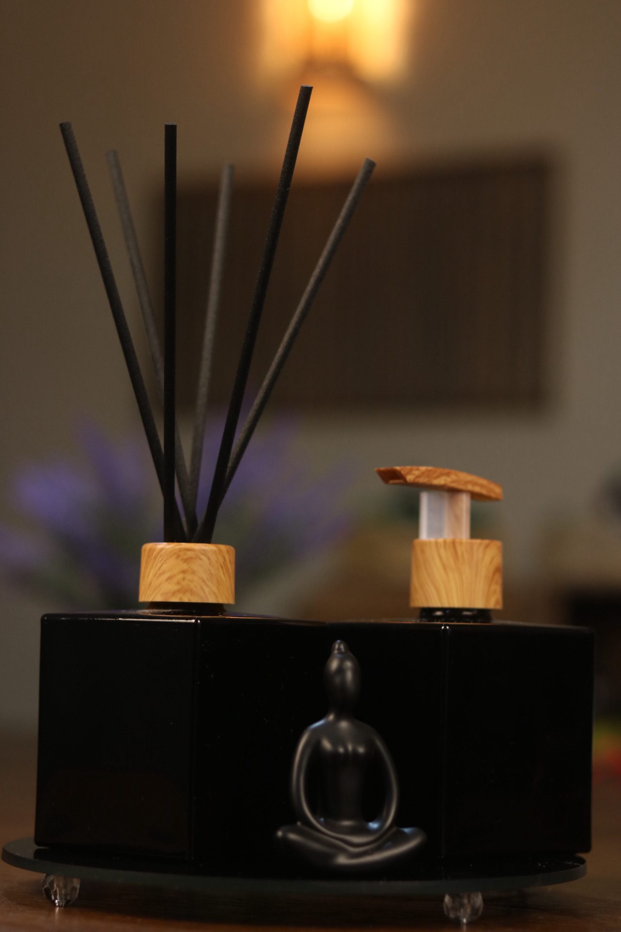 Kit Saboneteira Cubo e Aromatizador com Bandeja e mini estátua yoga