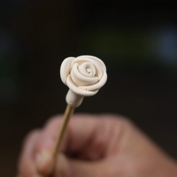 Vareta Flor Cerâmica Branca