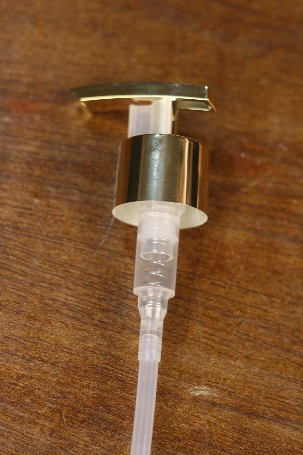 Válvula Pump Saboneteira Luxo Dourada R28/410