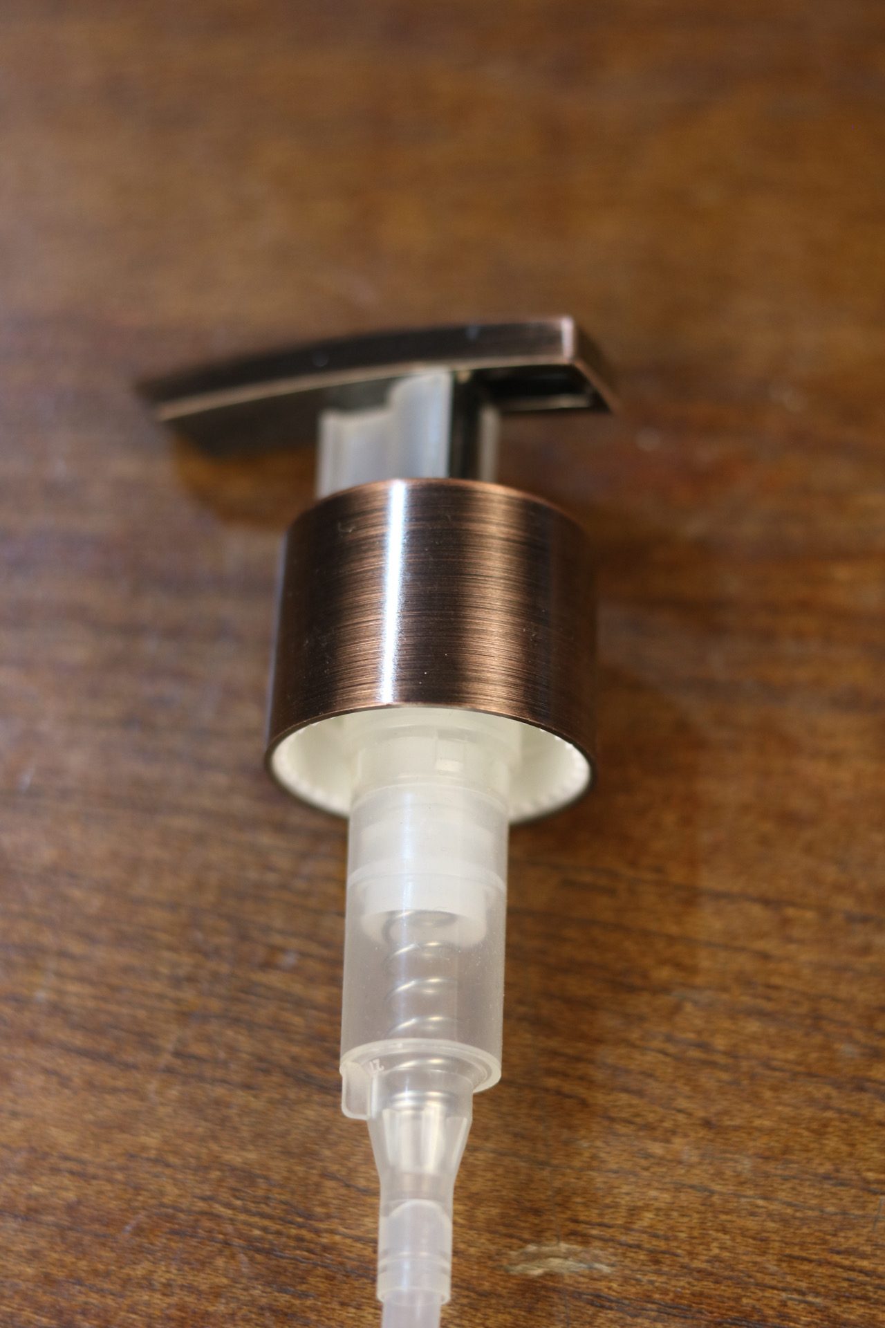 Válvula Pump Saboneteira Luxo Cobre Escovado R28/410