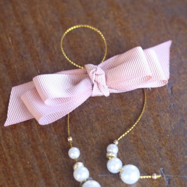 Laço Tecido Gorgurão com Pérolas na Cor Rosa
