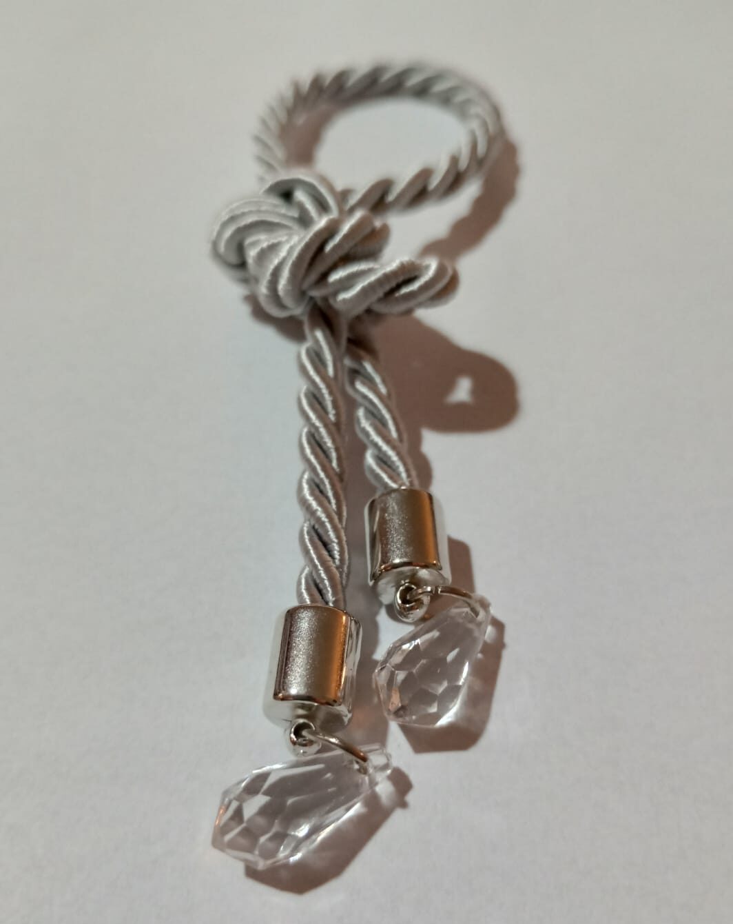 Pingente Torcel Cinza Pontas Cristais Prata