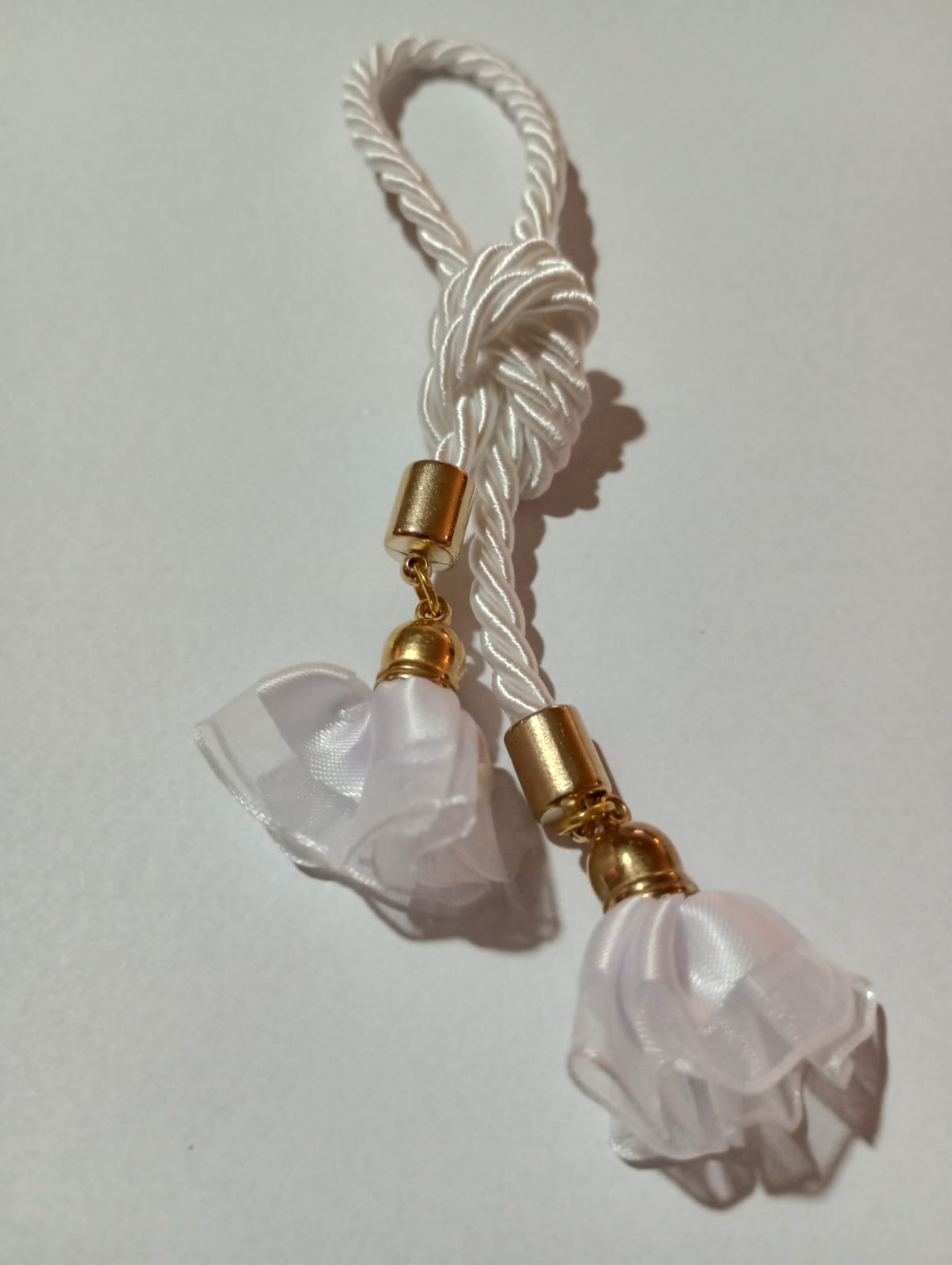 Pingente Torcel Branco Flor e Flor Dourado