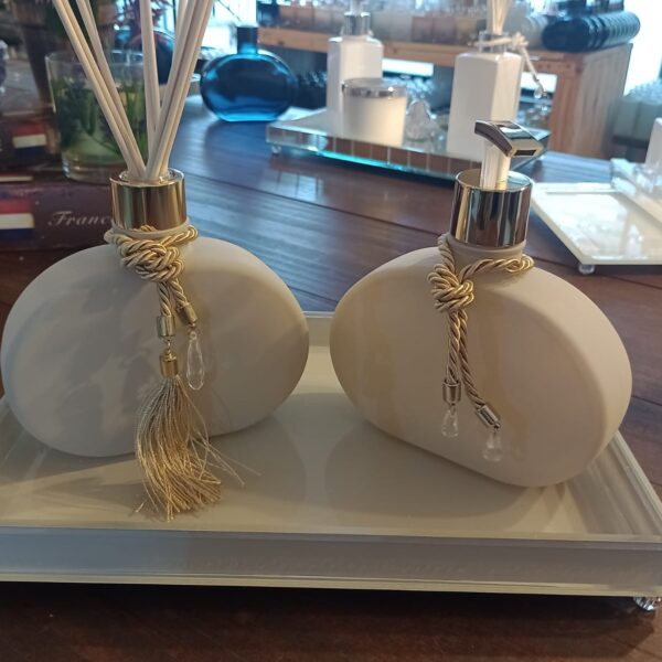 Kit Jolie Aromatizador e Saboneteira Off White 300 ml com Bandeja