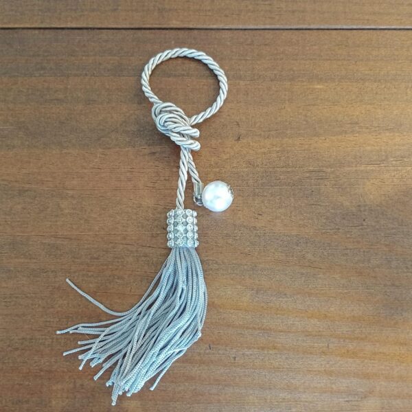 Pingente Torcel Cinza Strass Perola Franja