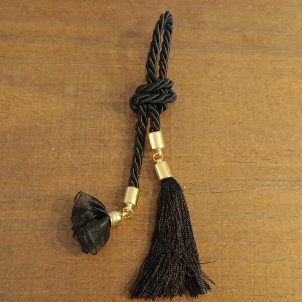 Pingente Torcel Preto Franja e Flor com detalhe Dourado