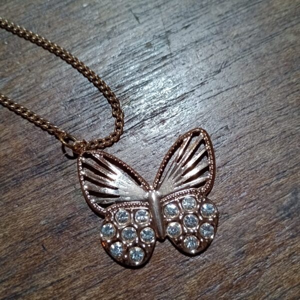 Pingente Borboleta Dourado com Strass