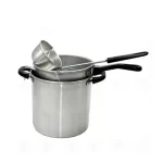 Kit Banho Maria de Alumínio Vulcão sobre bancada, pronto para derreter ingredientes artesanais.”