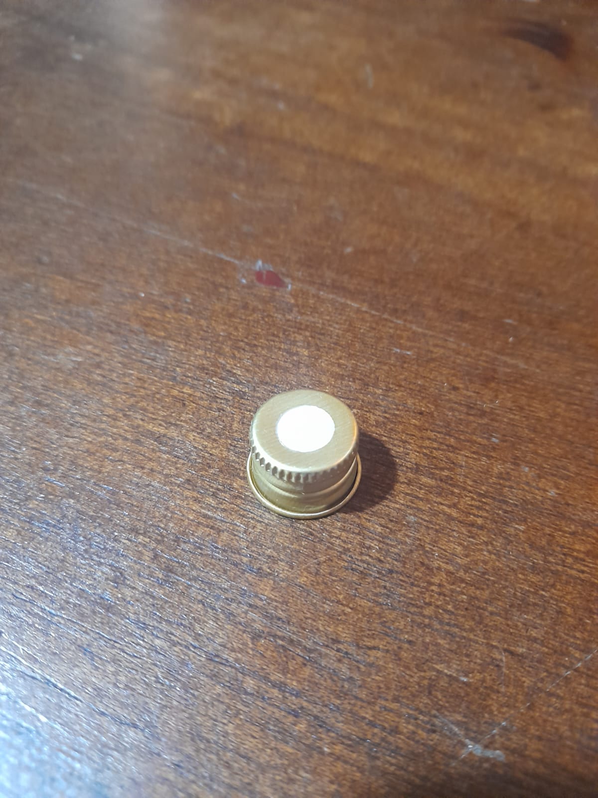 Tampa Aluminio C furo Dourada R 18