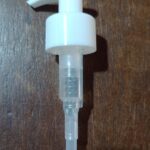 "Válvula pump saboneteira/álcool gel plástica branca R28-410 para frascos compatíveis"
