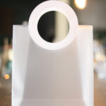 sacola plástica transparente com alça branca