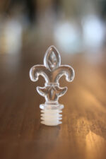 Tampa Acrílica Flor de Liz R28/410 transparente