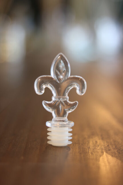 Tampa Acrílica Flor de Liz R28/410 transparente