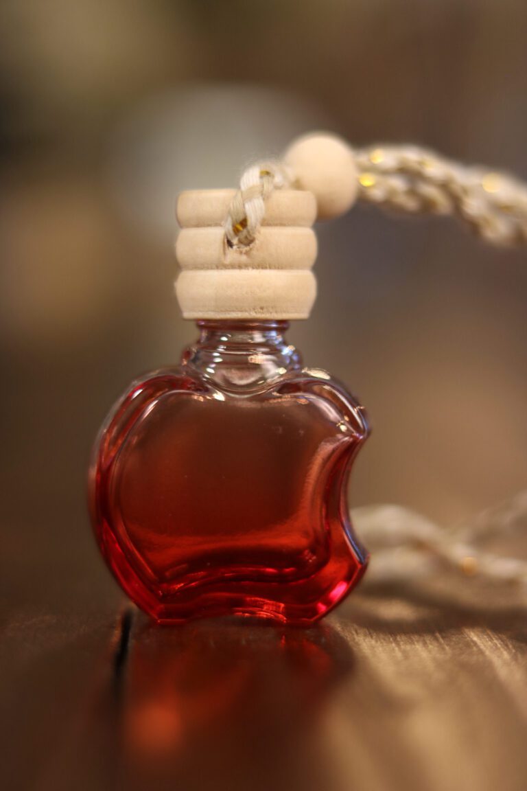 AROMATIZADOR DE CARRO MAÇÂ 9ML COM TAMPA DE MADEIRA