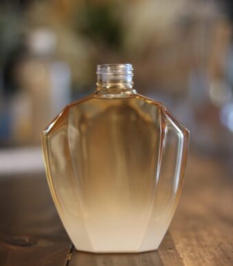 "Frasco de vidro para aromatizador Elegance 250ml dourado e branco"