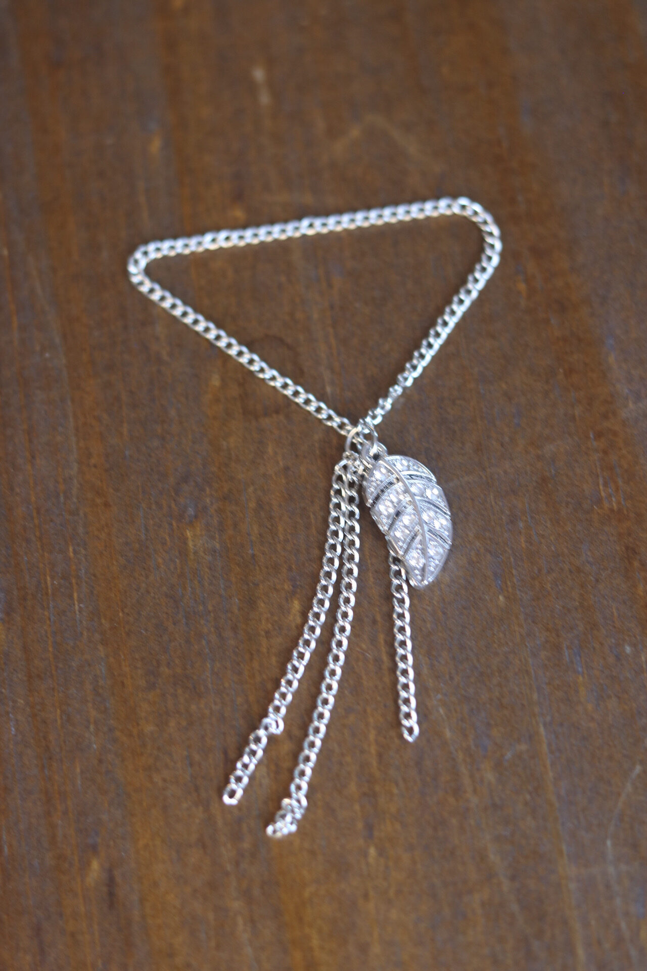 Pingente Correntinha Folha com Strass Prata