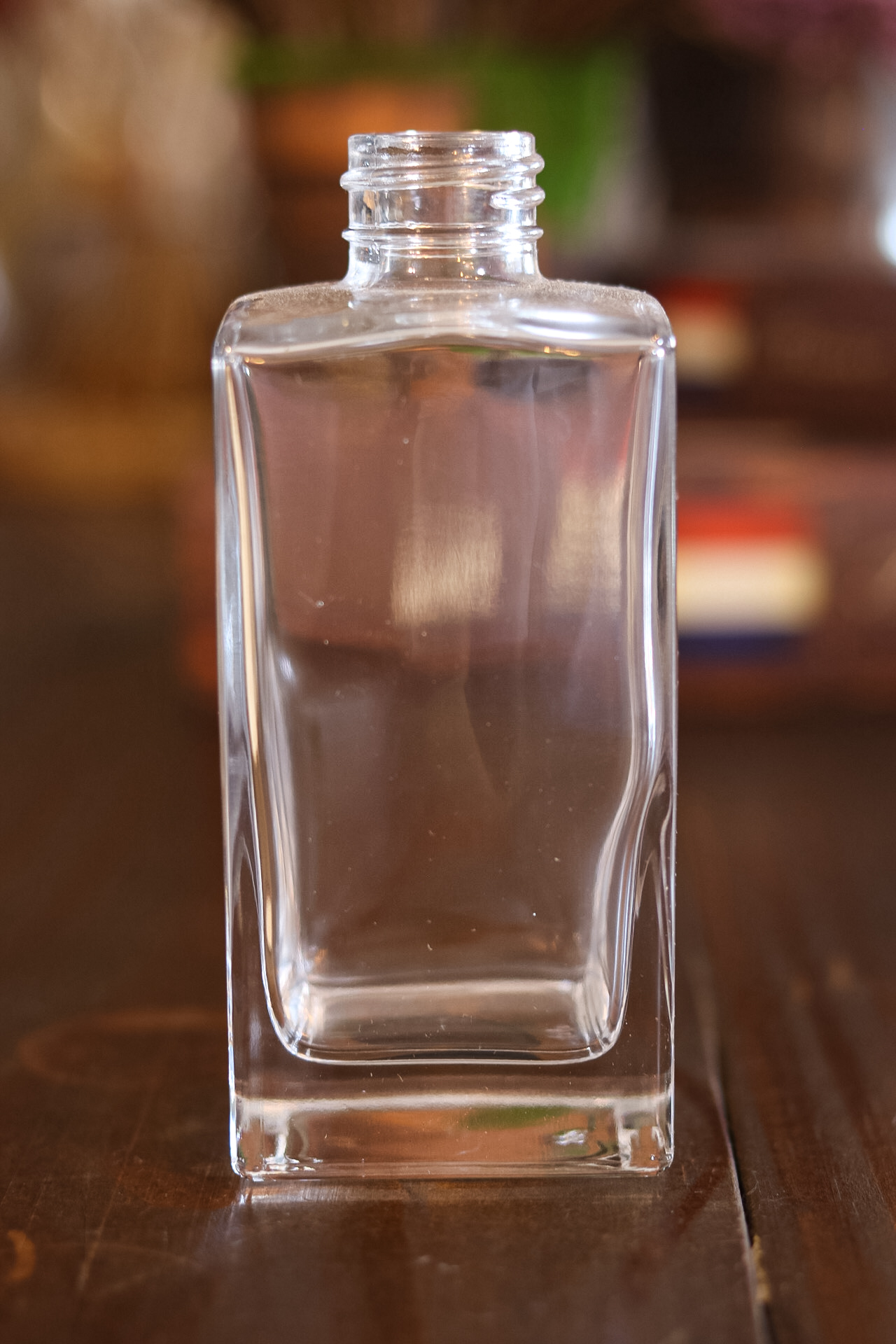 Frasco de Vidro Square 250ml R28/410. Design sofisticado