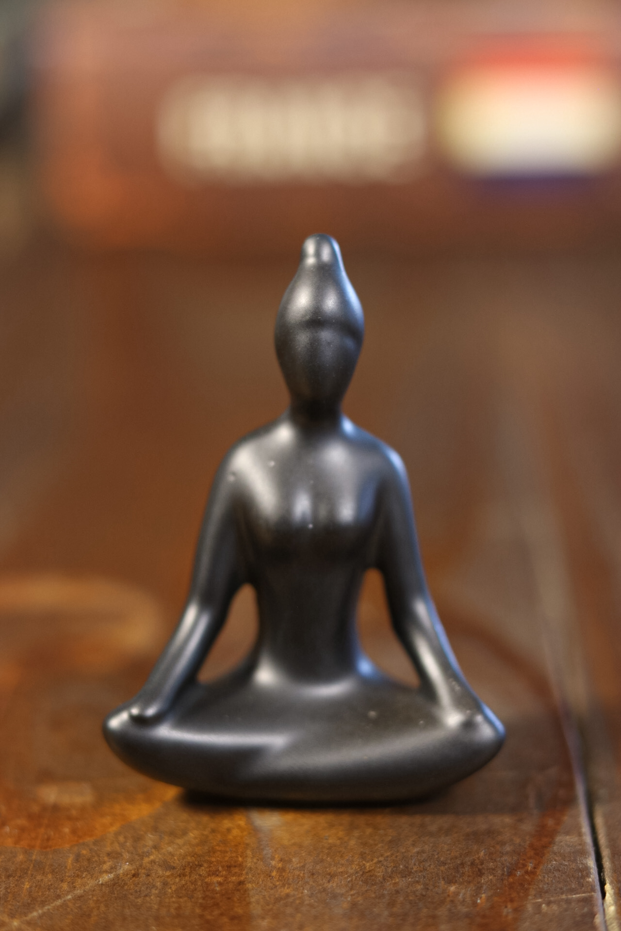 Mini Estátua Yoga Preta Fosca