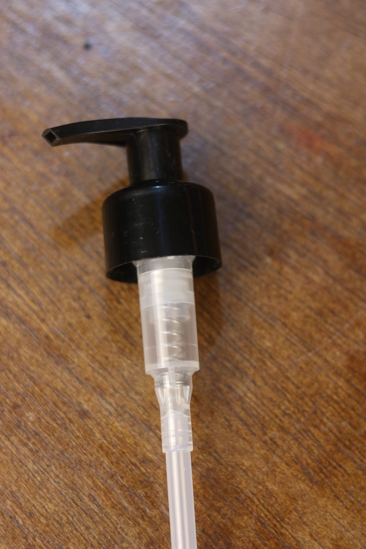 Válvula Pump Saboneteira/Alcool Gel Plástica Preta - R28-410