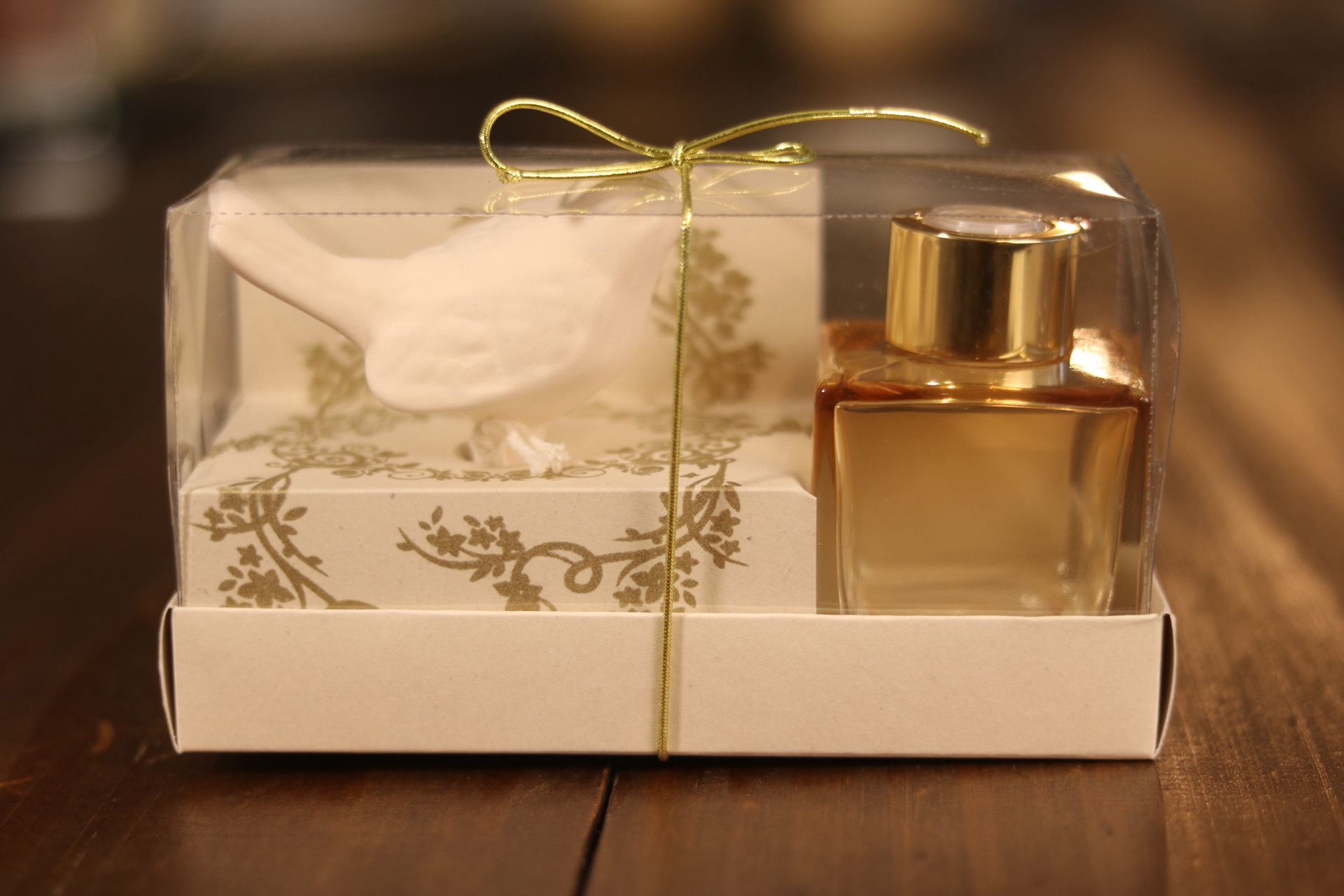 caixa aromatizador com frasco translucido e passarinho