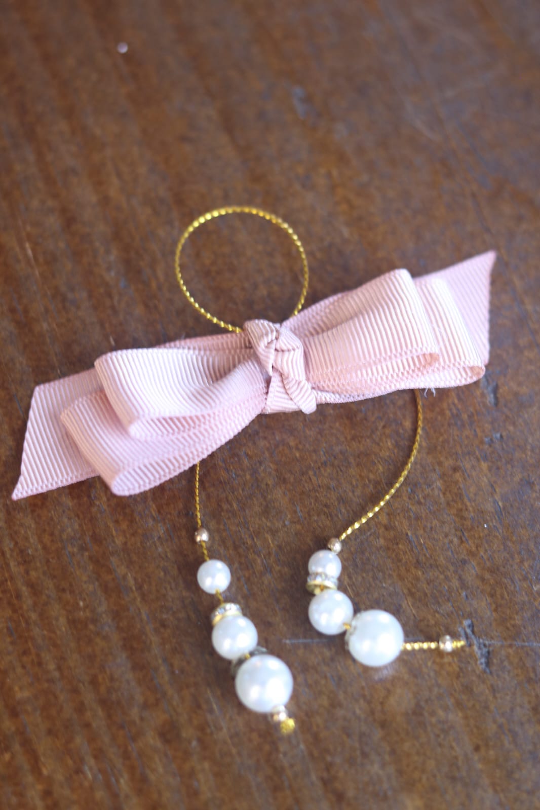 Laço Tecido Gorgurão com Pérolas na Cor Rosa