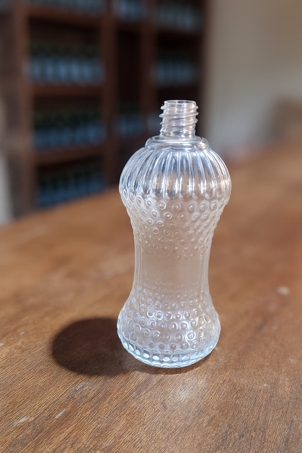 Frasco de vidro 100 ml cinturinha com rosca R18/415. Design vintage e sofisticado